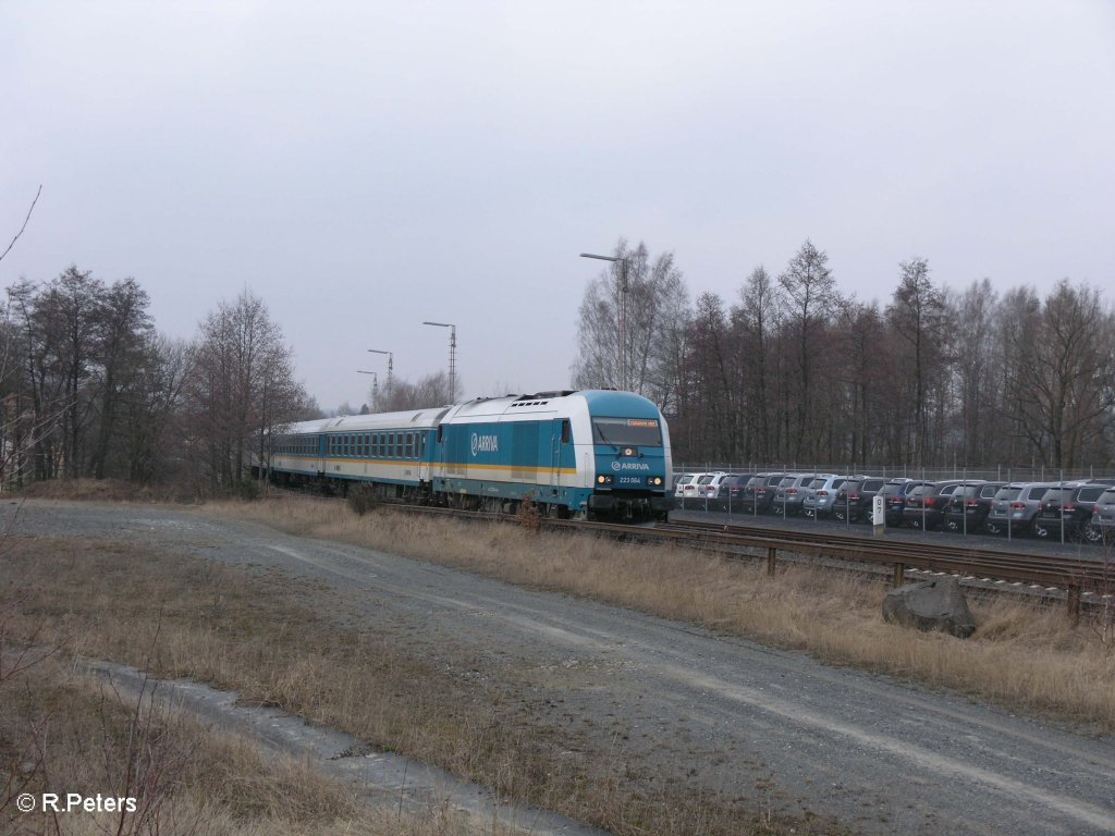 223 064 fhrt mit dem ALX37983 nach Mnchen in Wiesau/Oberpfalz ein. 22.03.09
