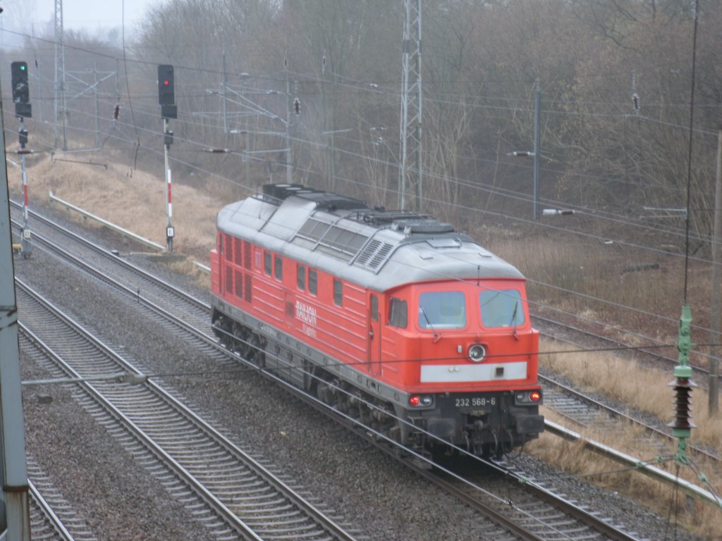 232 568-6 wartete,am 10.M�rz 2012,in Stralsund am Signal.