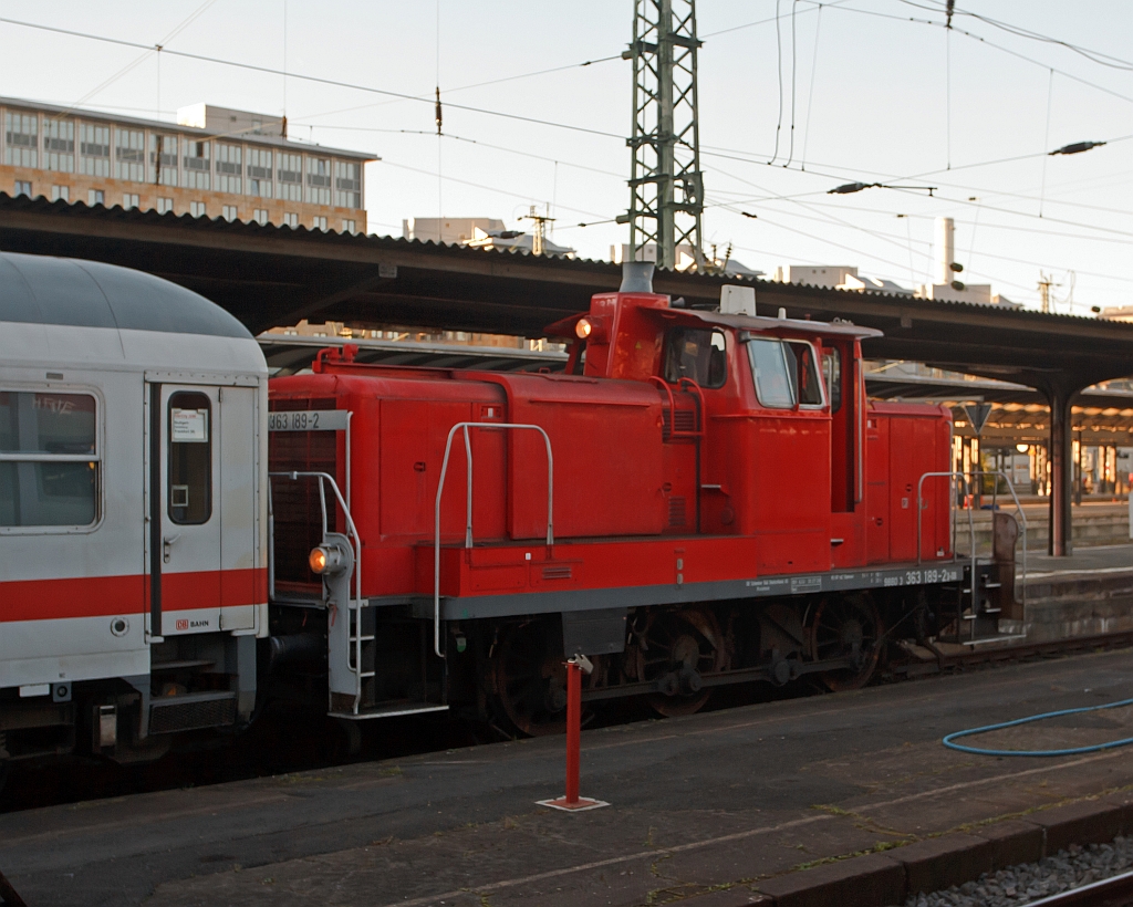 363 189-2 zieht am 30.09.2011 einen IC aus dem Hbf Frankfurt/Main. Die V 60 wurde 1963 bei Krupp unter der Fabrik-Nr. 4509 gebaut.