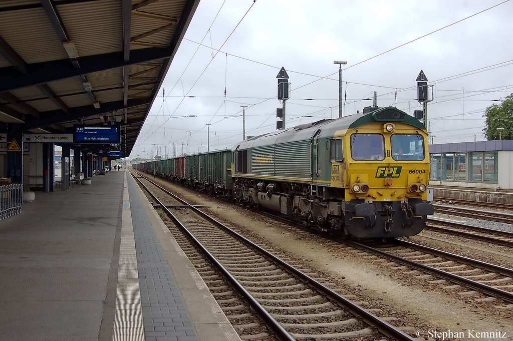 66004 von der Freightliner PL mit Eaos Ganzzug wartet in Cottbus auf die Weiterfahrt. 30.06.2011 