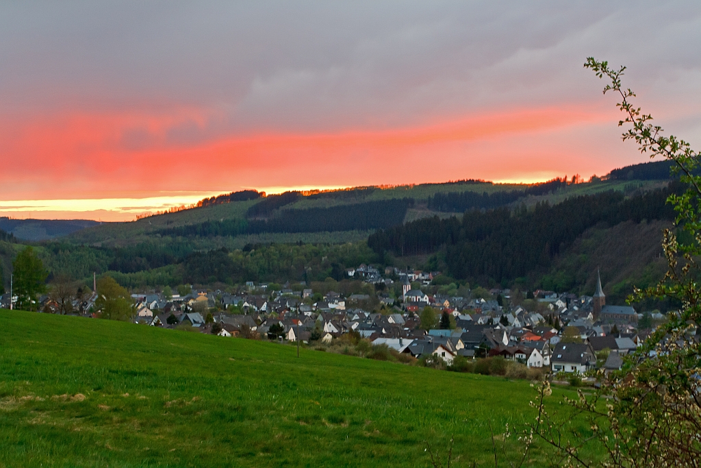 Abendrot am 29.04.2012 im Herdorf (Hellertal).