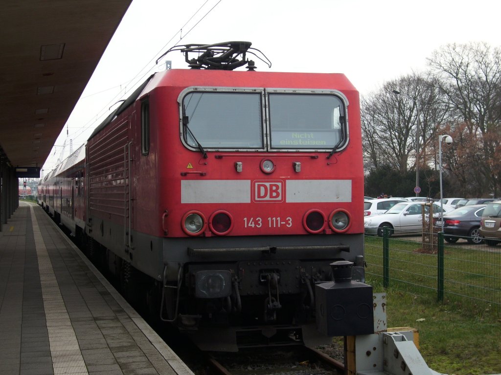 Abgestellt in Warnem�nde am 05.Dezember 2009 stand 143 111. 