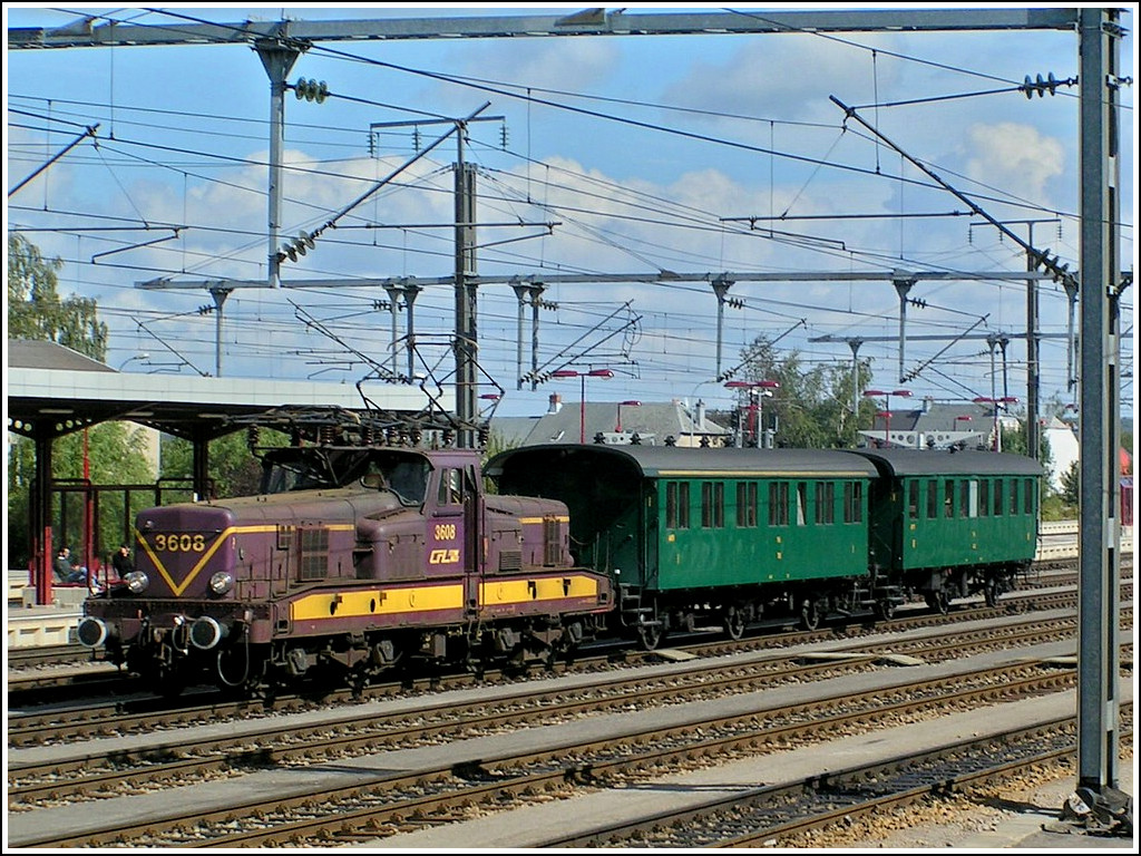 Am 19.09.2004 war es vorbei mit dem Planeinsatz der 3600er und die BB 3608 bt schon mal fr ihre zuknftige Ttigkeit als Museumslok im Bahnhof von Ptange. Ihr wird die Ehre zuteil, als einzige ihrer Baureihe der Nachwelt erhalten zu bleiben und die Restaurierung steht kurz vor dem Abschluss. (Hans)