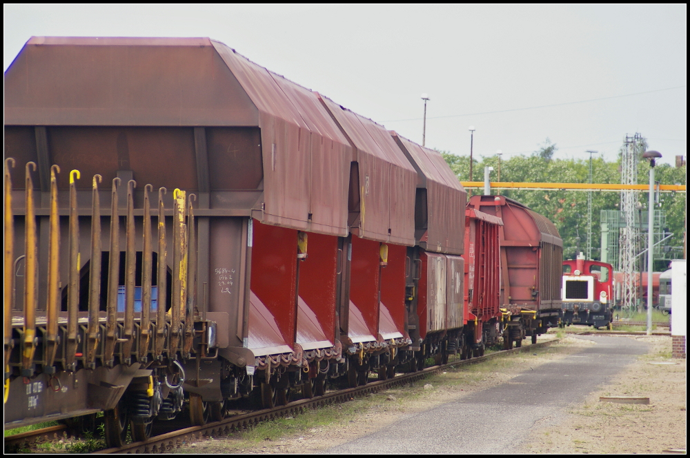 An Arbeit mangelt es im Werk Eberswalde nicht. Bei den beiden vorderen Wagen werden die Klappen erneuert ( 135 Jahre Werk Eberswalde - Tradition mit Zukunft , 08.06.2013)