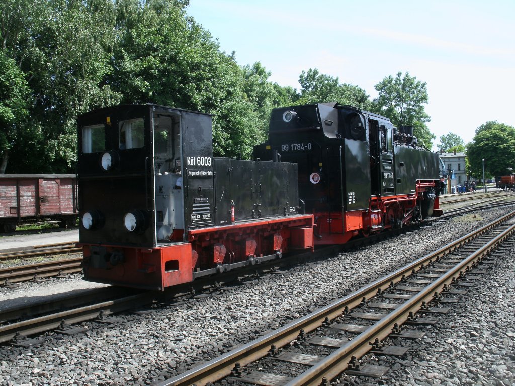 Auch die Kleine K�f6003 hatte,am 05.Juni 2013,in Putbus Schwerstarbeit.Sie mu�te die 99 1784-0 umsetzen.