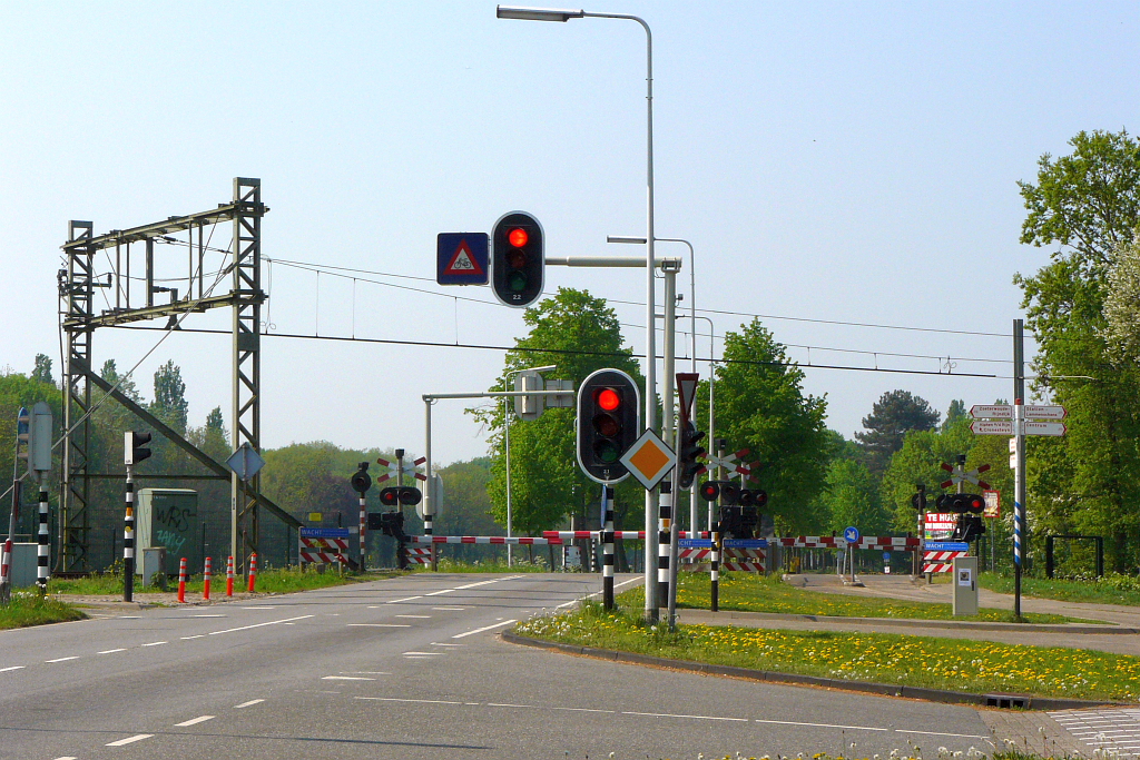 Bahnbergang Kanaalweg Leiden. Strecke Leiden-Alphen a/d Rijn-Utrecht. Leiden 24-04-2011.