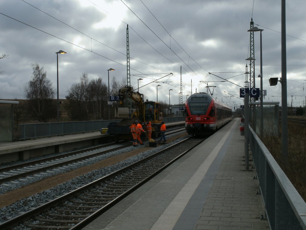 Bei der Ausfahrt vom RE Binz-Stralsund hie� es am 09.Februar 2011 Vorsicht im Gleis !