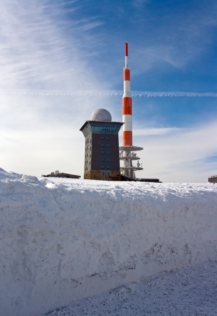 Blick auf den Brockenturm (1.142 m . M.) am 23.03.2013.