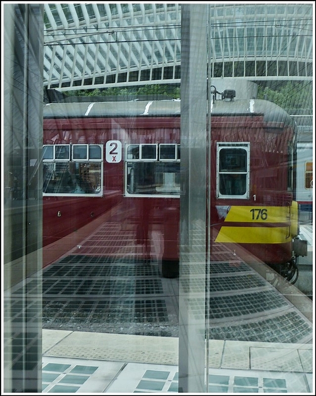 Blick durch den Lift in Li�ge Guillemins. 22.06.2012 (Jeanny)