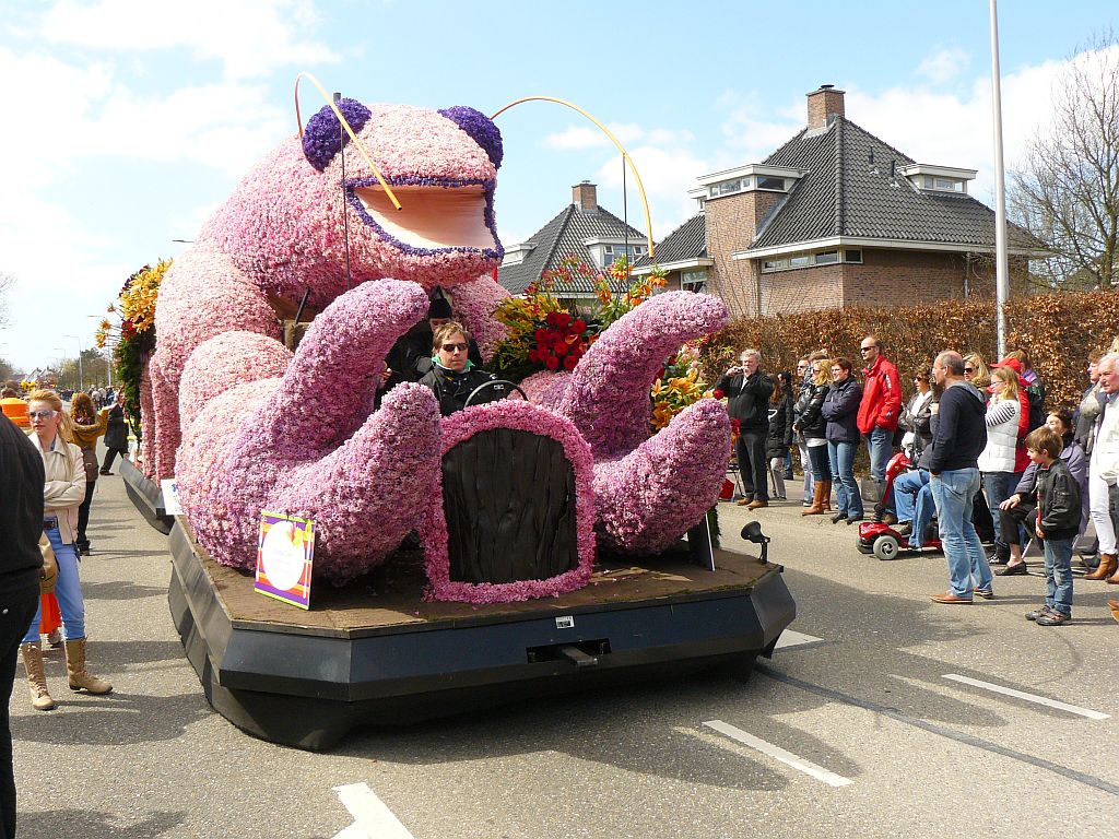 Blumenkorso 2013. Hoofdstraat, Sassenheim 20-04-2013. 

Bloemencorso 2013. Hoofdstraat, Sassenheim 20-04-2013.