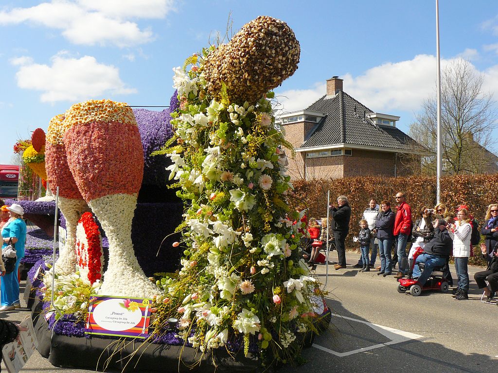 Blumenkorso 2013. Hoofdstraat, Sassenheim 20-04-2013. 

Bloemencorso 2013. Hoofdstraat, Sassenheim 20-04-2013.