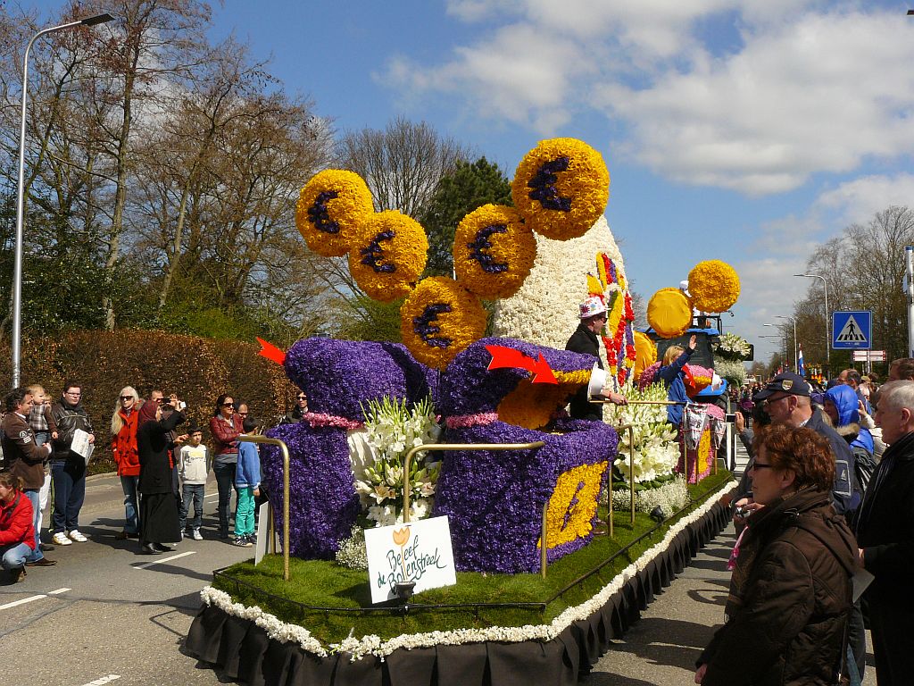 Blumenkorso 2013. Hoofdstraat, Sassenheim 20-04-2013.

Bloemencorso 2013. Hoofdstraat, Sassenheim 20-04-2013.