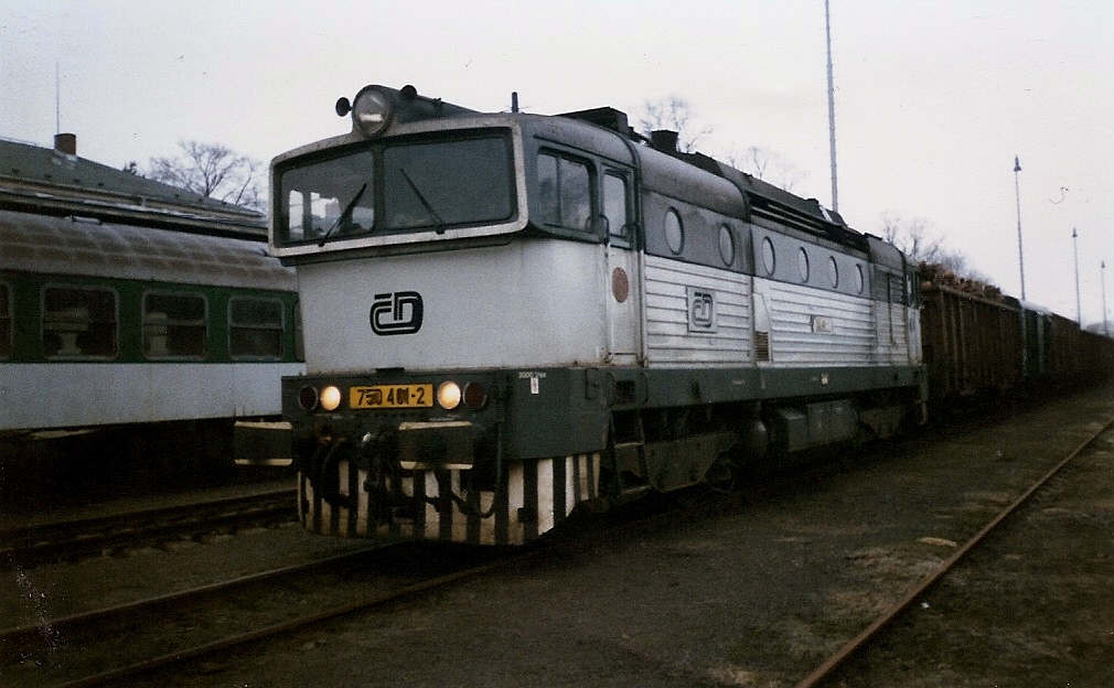 CD 750 401 mit einem G�terzug im Januar 1999 in Hradek nad Nisou (Strecke Zittau-Liberec).