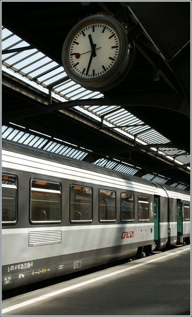 CFL-Ambiance in Z�rich HB.
IR 90  Vauban  am 6. April 2011