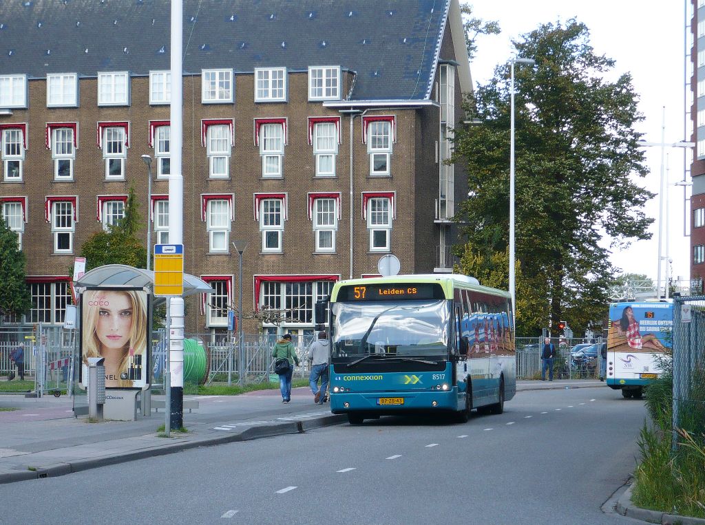 Connexxion Bus 8517 DAF-VDL Berkhof Ambassador 200 Baujahr 2005. Bargelaan Leiden 29-09-2012.

Connexxion bus 8517 DAF-VDL Berkhof Ambassador 200 bouwjaar 2005. Achterzijde Centraal Station Bargelaan, Leiden 29-09-2012.