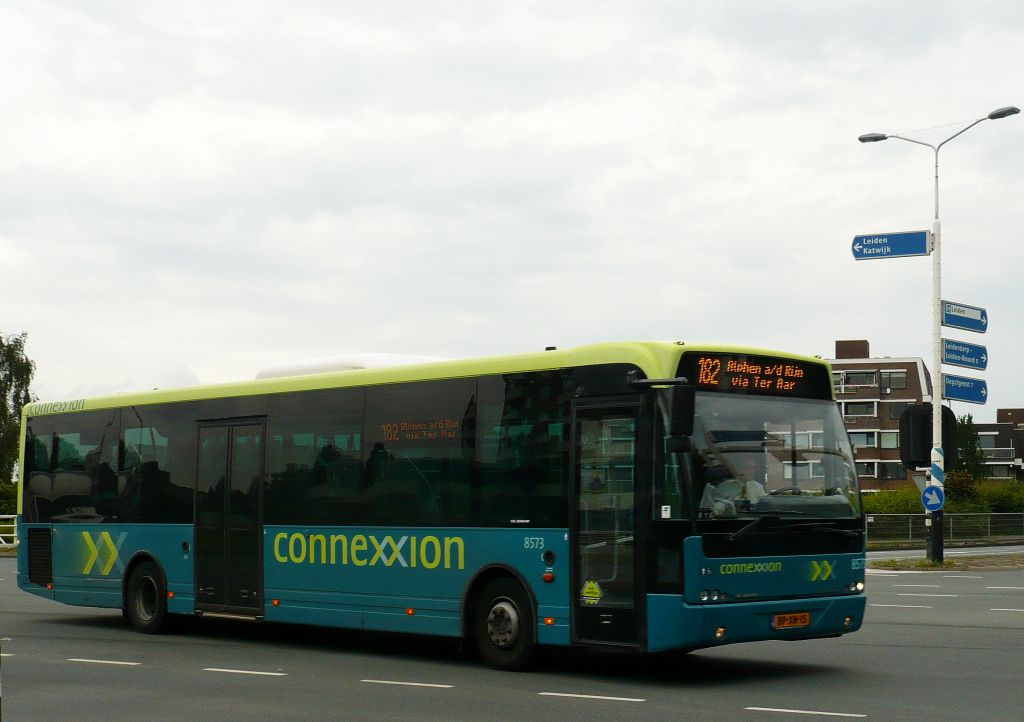 Connexxion Bus 8573. DAF VDL Berkhof Ambassador 200 Baujahr 2005. Hoge Rijndijk Leiden 15-06-2012.

Connexxion bus 8573. DAF VDL Berkhof Ambassador 200 bouwjaar 2005. Hoge Rijndijk Leiden 15-06-2012.