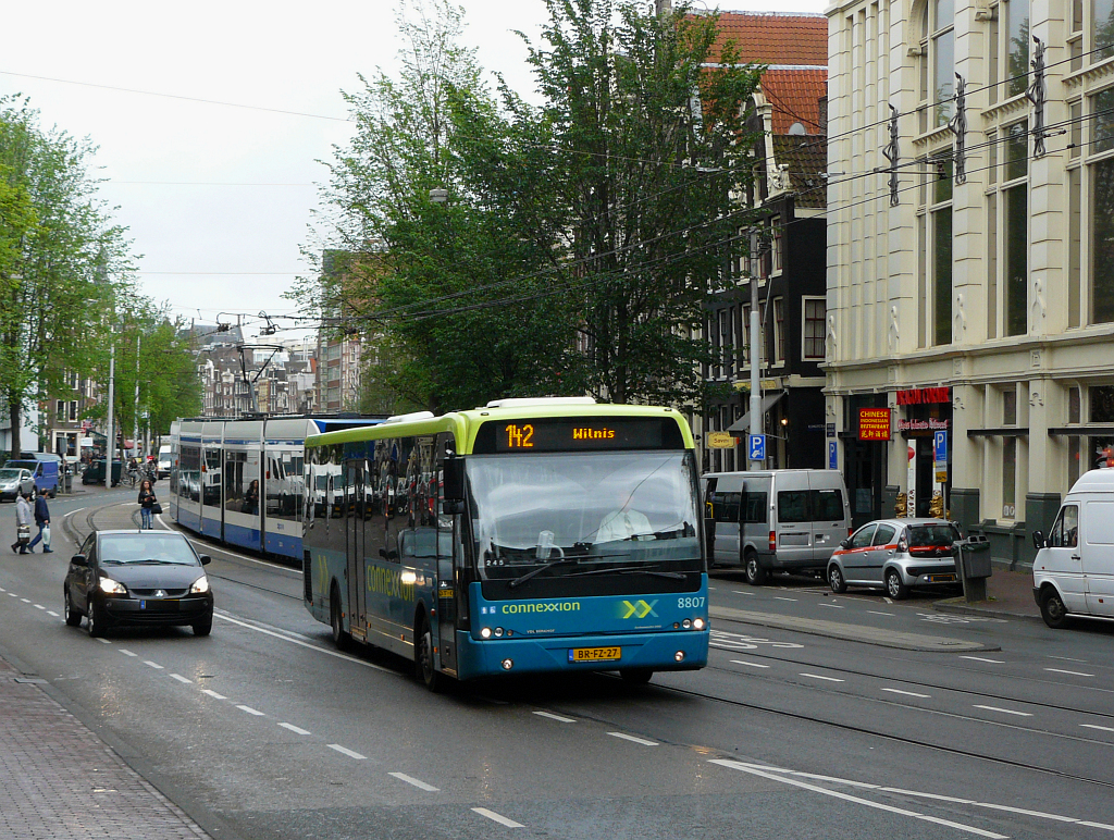 Connexxion Bus 8807. Nieuwezijds Voorburgwal Amsterdam 27-05-2011.