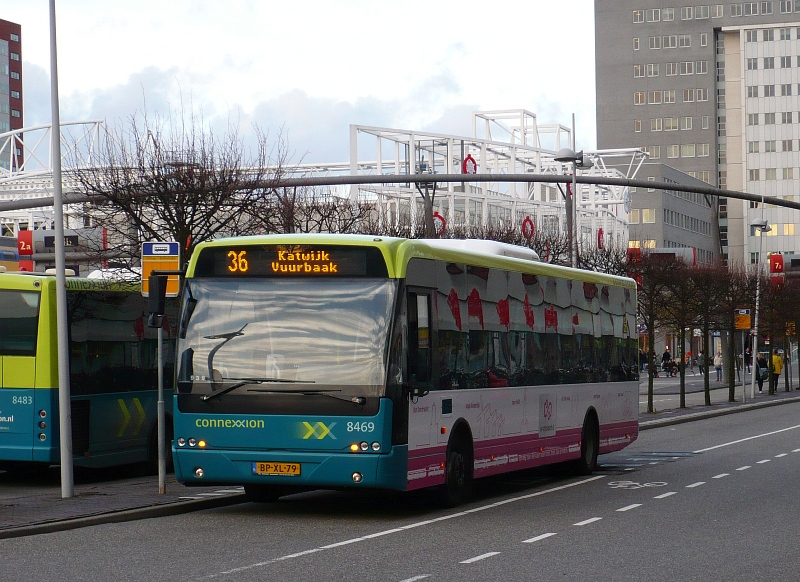 Connexxion Bus Nummer 8469 Stationsplein Leiden 15-11-2010.