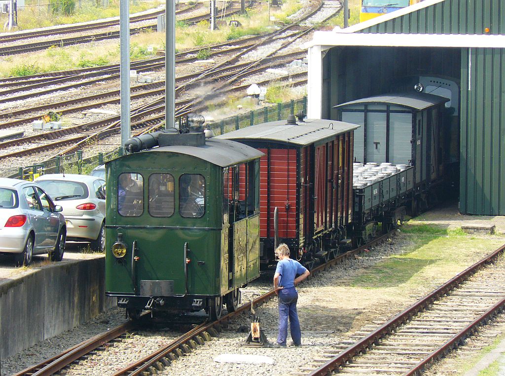 Dampflok 18  Leeghwater  der Museumbahn  Stoomtram Hoorn Medemblik . Gebaut von Henschel & Sohn in Kassel Baujahr 1921. Hoorn 24-07-2013.

Stoomtram locomotief nummer 18  Leeghwater  van de Stoomtram Hoorn Medemblik. Gebouwd door Henschel & Sohn uit Kassel in 1921. Hoorn 24-07-2013.