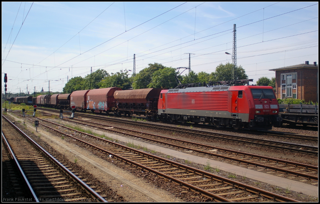 DB 189 055 mit einem gemischten Güterzug am 16.07.2013 in Magdeburg