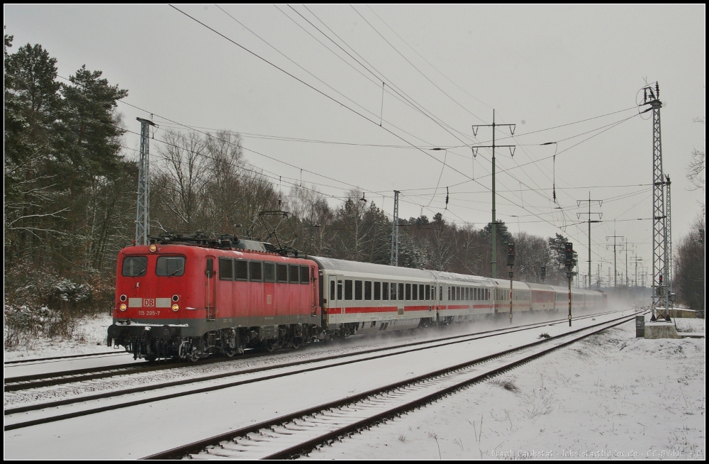 DB Fernverkehr 115 205-7 mit einem Pbz am 12.03.2013 in Diedersdorf. Am Ende des Zugs lief der IC-Wagen  Ich bin anders. Na und?  und 115 350 mit.
<br><br>
Update: ++ 27.06.2017 bei Fa. Bender, Opladen