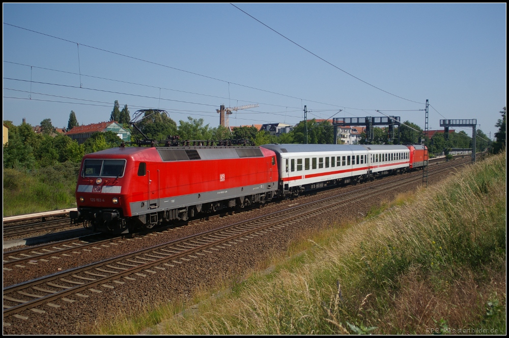 DB Fernverkehr 120 152-4 mit IC 6159 nach Berlin-Lichtenberg und 101 111 als Wagenlok am 18.06.2012 in Berlin Bornholmer Stra�e