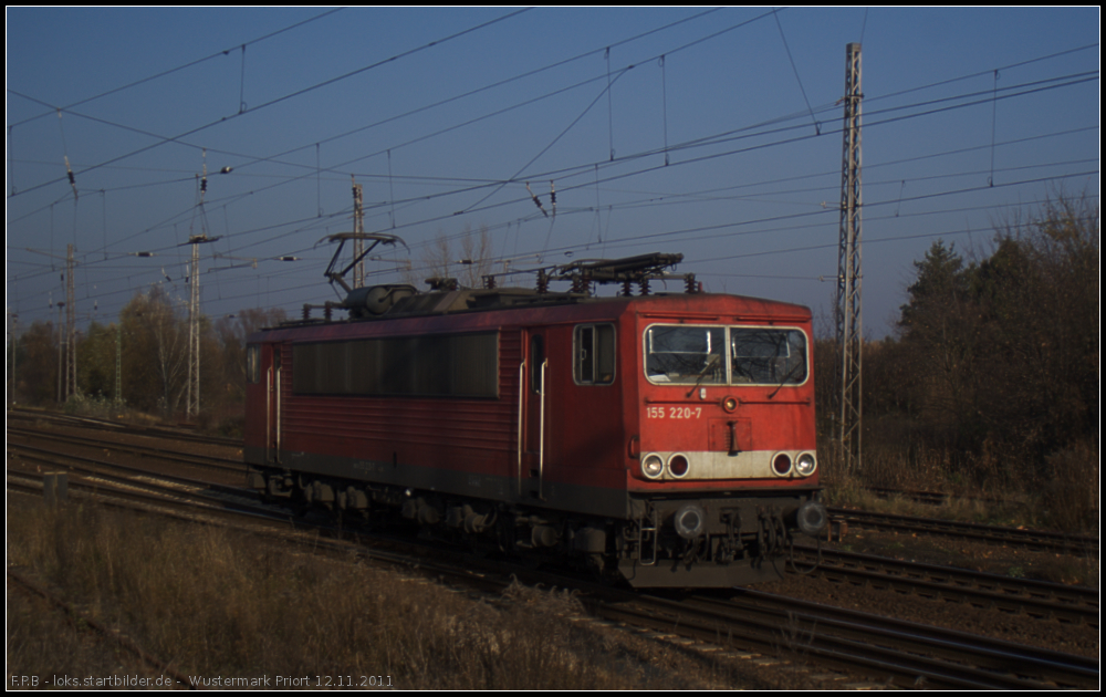 DB Schenker 155 220-7 kommt am 12.11.2011 solo durch den Bahnhof Wustermark Priort gefahren
<br><br>
- Update: ++ 28.10.2014 bei Fa. Bender, Opladen