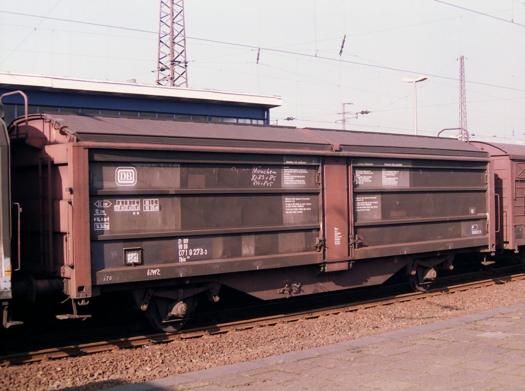 DB Tbis mit Nummer 80 071 9 273-3 Oberhausen 28-10-1993.