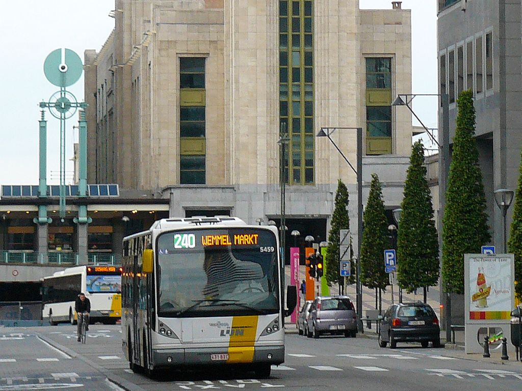 De Lijn Bus 5459. Van Hool New A 330.  Vooruitgangstraat Brussel, Belgien 23-06-2012.