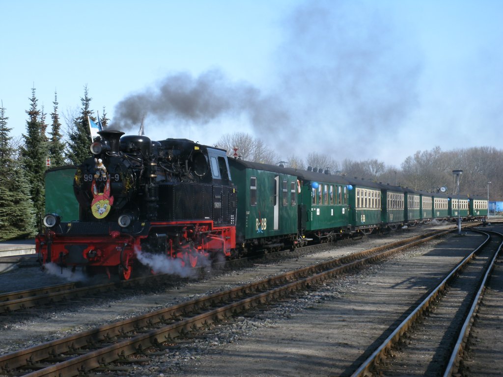 Der beliebte Ostersonderzug,am 06.April 2012,gezogen von 99 4801-9 in Putbus.