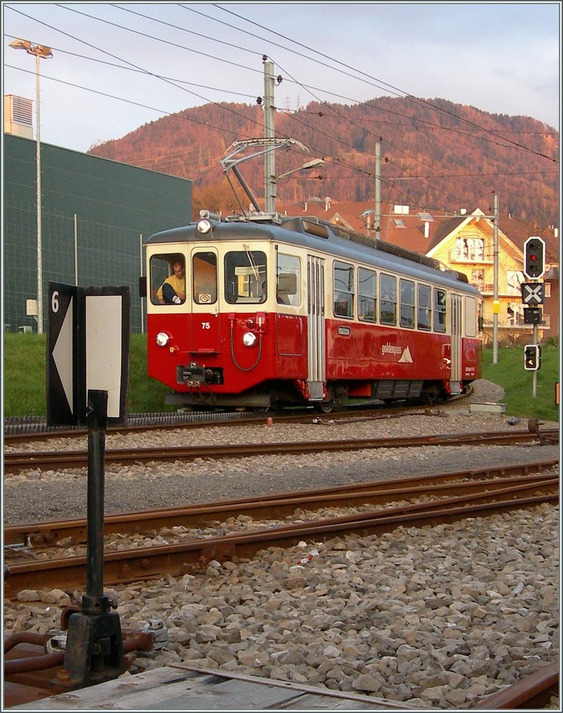 Der CEV BDeh 2/4 75 von Les Pleiades kommend, erreicht Blonay.
08.04.2012 