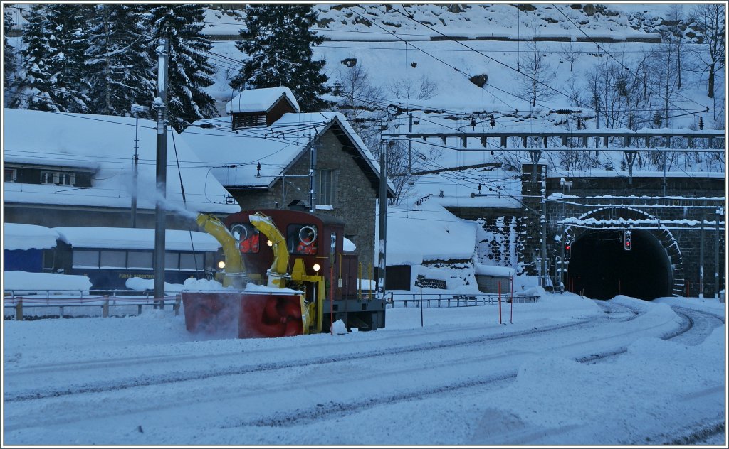 Der nchste Schnee kommt bestimmt, also wir der schon reichlich vorhandene weg geschafft. 
Gschenen, den 12.12.12