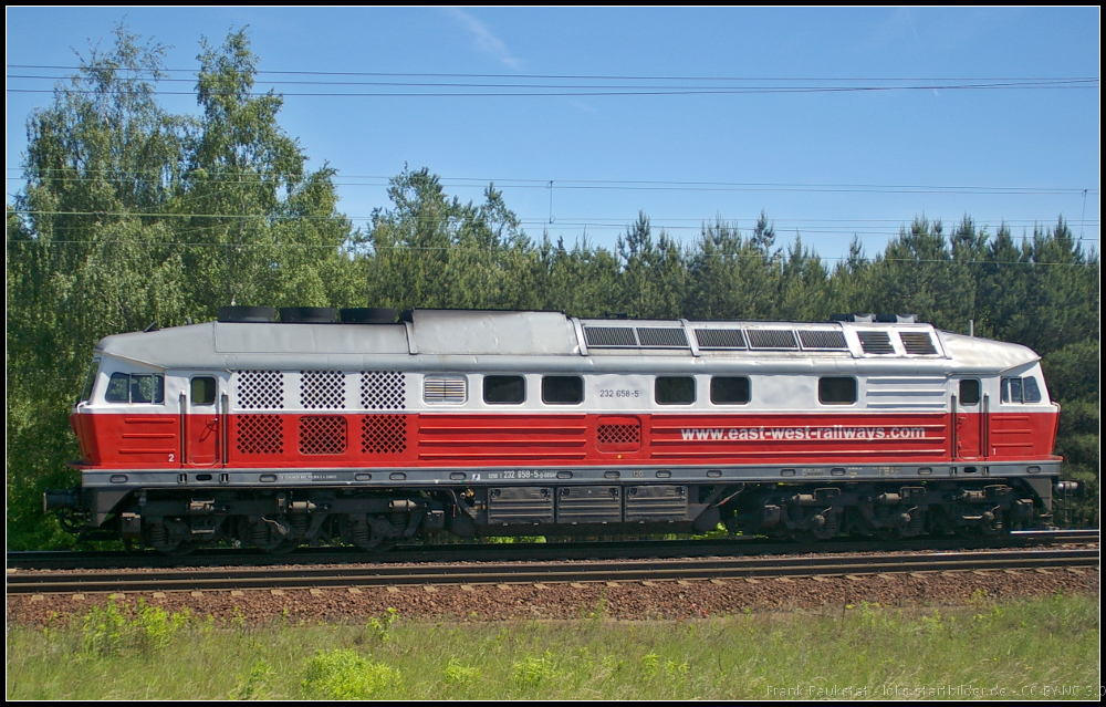 Die an DB Schenker Deutschland ausgeliehende 232 658-5 fuhr am 05.06.2013 solo durch die Berliner Wuhlheide