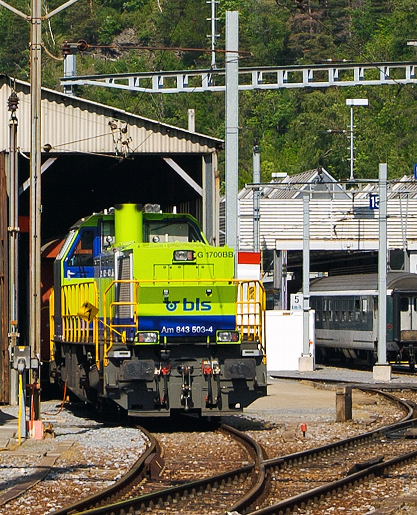 Die BLS Am 843 503-4 (MaK 1700 BB) am 27.05.2012 beim Depot in Brig. Die Lok wurde 2006 bei Vossloh in Liel unter der Fabrik-Nr. 5001647 gebaut.