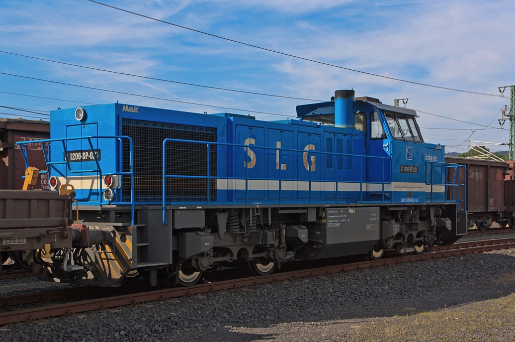 
Die G1206-SP-021 der SLG - Spitzke Logistik GmbH abgestellt am 02.09.2012 beim ICE-Bahnhof Montabaur. Die MaK G 1206 wurde 2003 bei Vossloh unter der Fabriknummer 1001383 gebaut, sie hat die NVR-Nummer  92 80 1275 850-6 D-SLG.