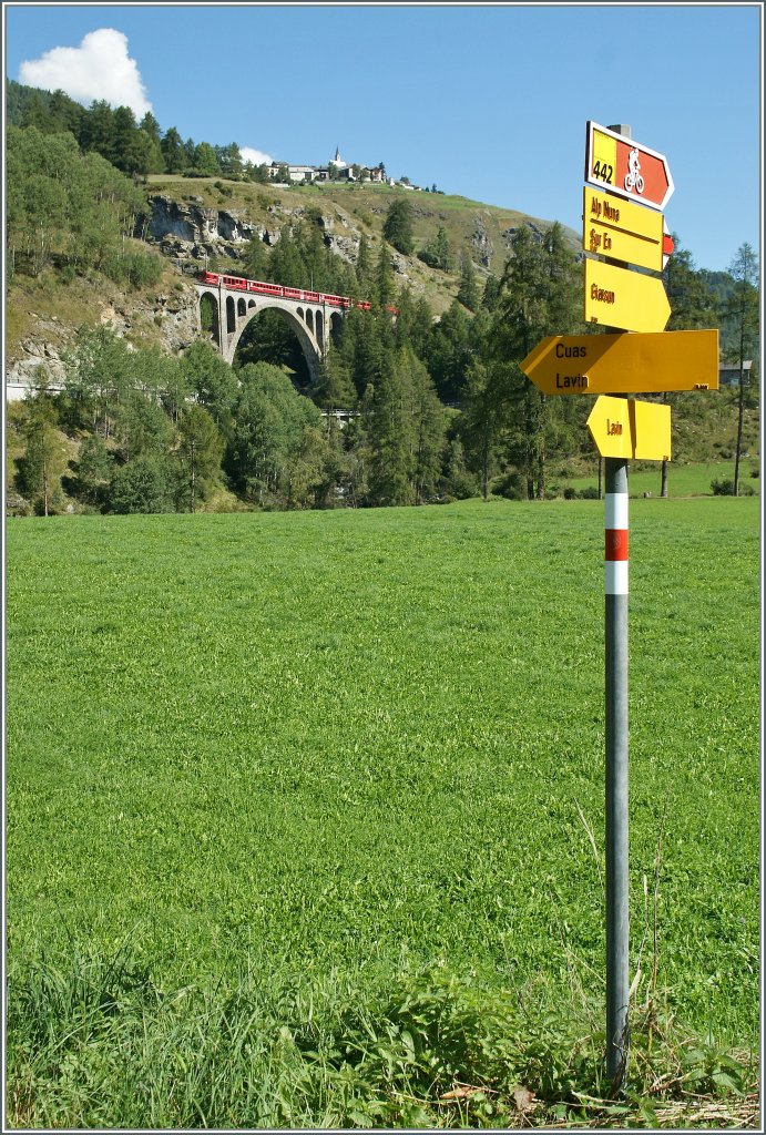 Die nun bekannte Brcke bei Gurada in der  Wegweiser-Variante .
