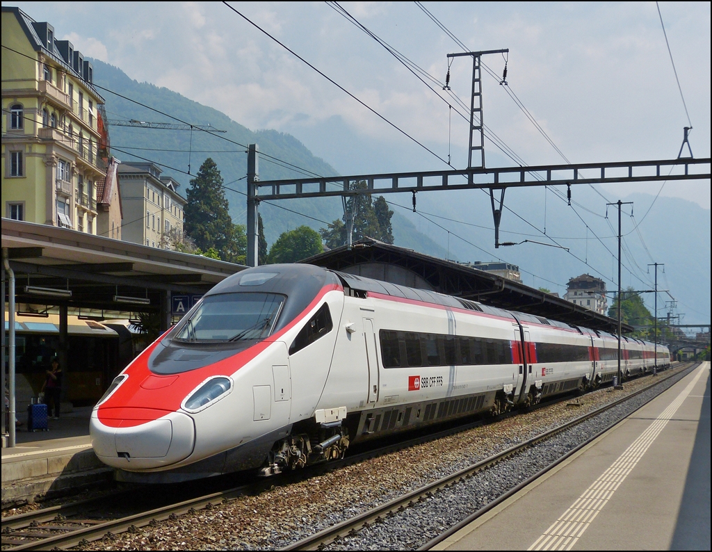 Die SBB Farben stehen der Langnase aber auch nicht schlecht. Montreux, 25.05.2012 (Hans)