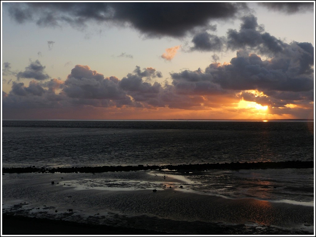 Die Sonne geht auf in Norddeich. 12.05.2012 (Hans)