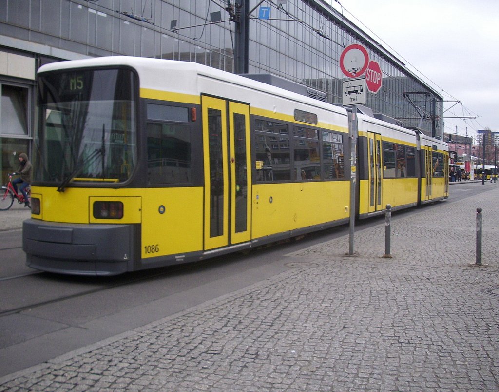 Diese Straenbahn der BVG fotografierte ich in Berlin.