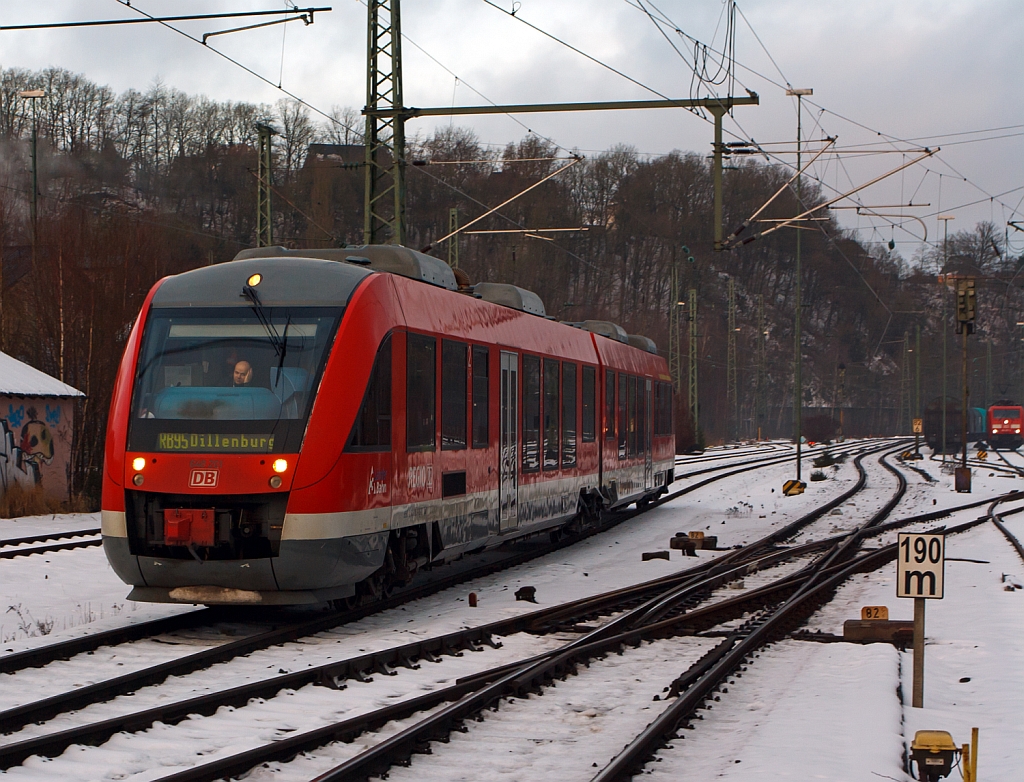 Dieseltriebwagen 648 201 / 701 (Alstom Coradia LINT 41) der DreiLnderBahn als RB 95 (Au/Sieg-Siegen-Dillenburg), am 28.01.2013 bei der Einfahrt in den Bahnhof Betzdorf/Sieg.