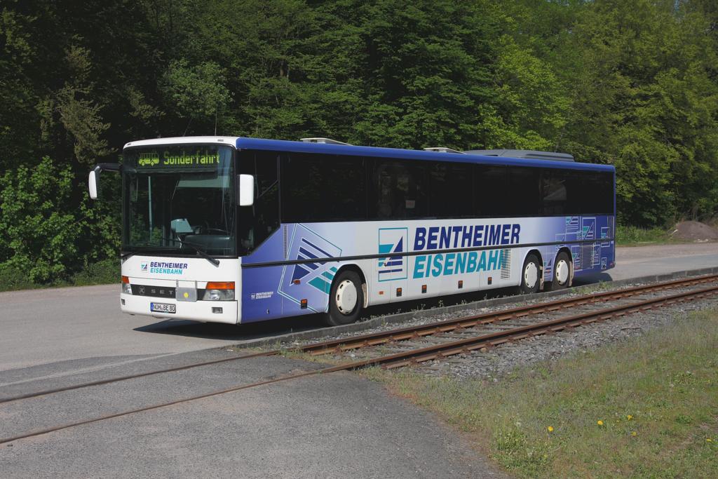 Dreiachser Setra de 300er Serie der Bentheimer Eisenbahn hier in Bad Bentheim 
am 24.4.2011.