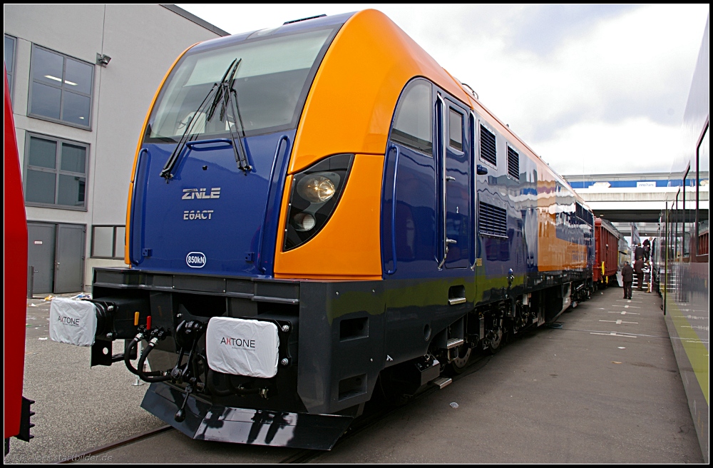 E6ACT Dragon ist eine Elektrolokomotive f�r 3000V vom polnischen Hersteller ZNLE (INNOTRANS 2010 Berlin 21.06.2010)