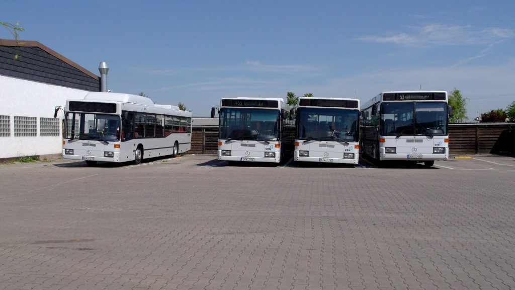 Ein Teil der Busflotte von Busverkehr Zipper GmbH, bestehend aus zwei Mercedes-Benz O 405 N, einem O 405 N CNG mit Erdgasantrieb und einem O 407, stand am 18.5.12 auf dem BVZ Betriebshof in Grnstadt.