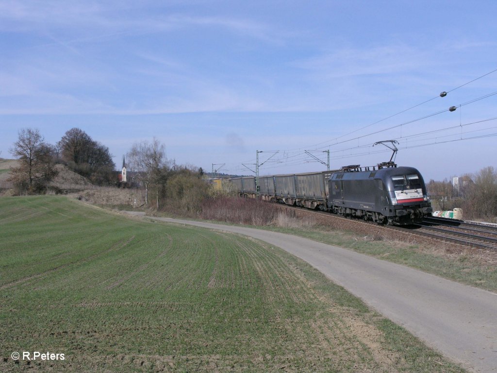 ES64 U2 098 zieht den Fercam nach Mnchen bei Fahlenbach. 24.03.11