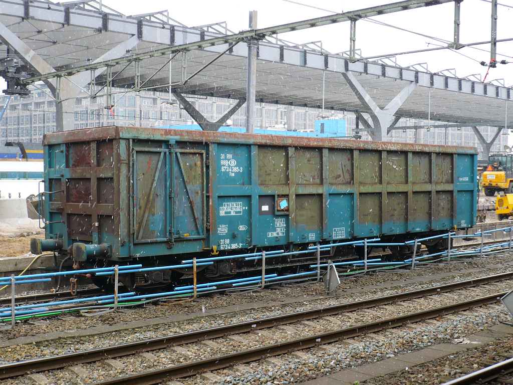 Fas mit Nummer 31 88 673 4 385 aus Belgien. Fototgrafiert auf Gleis 9 in Rotterdam centraal station, Niederlande am 23-02-2011.