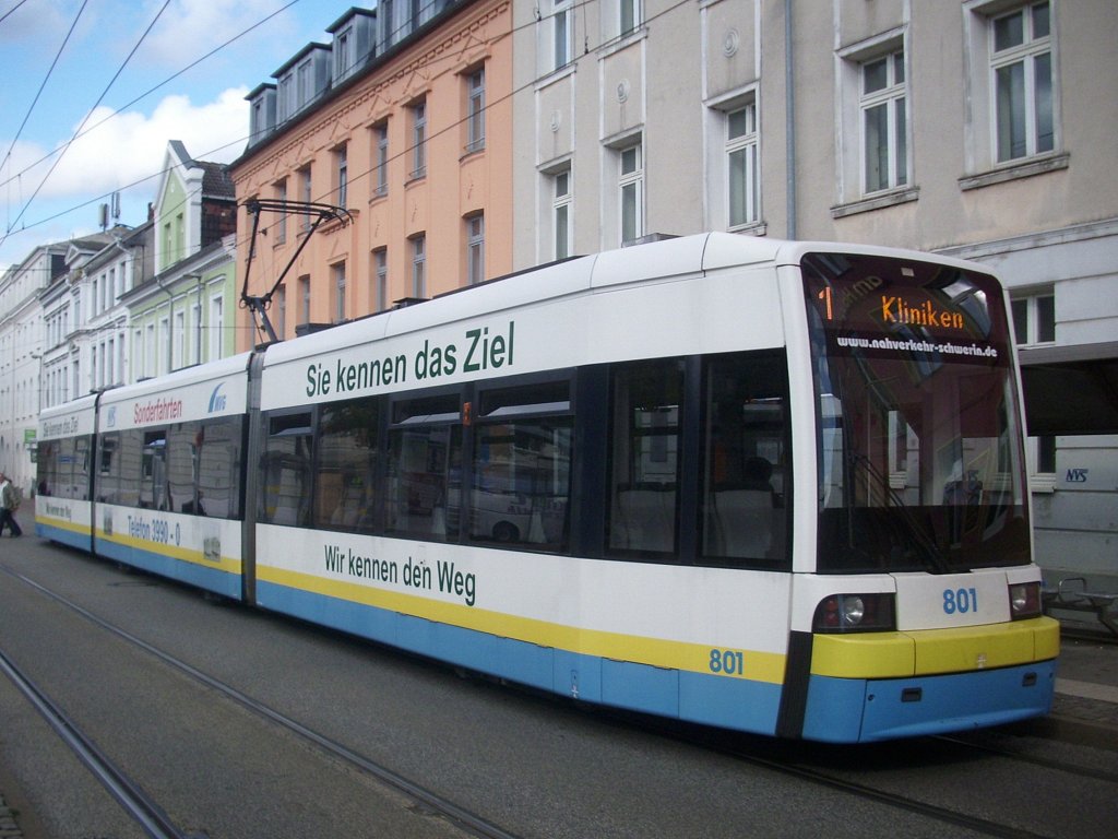 Flexity Classic des Schweriner Nahverkehrs in schwerin am Hauptbahnhof.