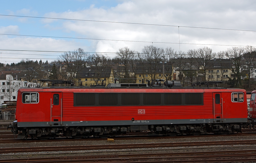 Fr Stefan eine lange 155er.......Die 155 112-6 der DB Schenker Rail abgestellt am 07.04.2012 in Kreuztal.