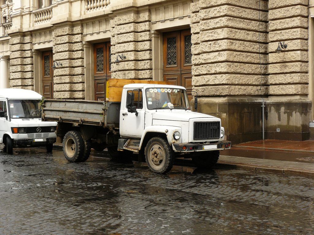 GAZ LKW Prospekt Svobody, Lviv 01-06-2012.