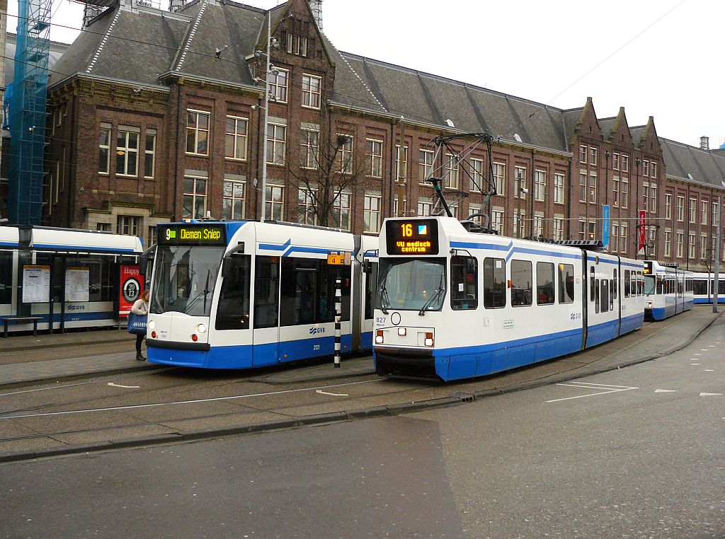 GVBA TW 2121 und 821 Stationsplein Amsterdam 07-01-2013.

GVBA trams 2121 en 821 Stationsplein Amsterdam 07-01-2013.