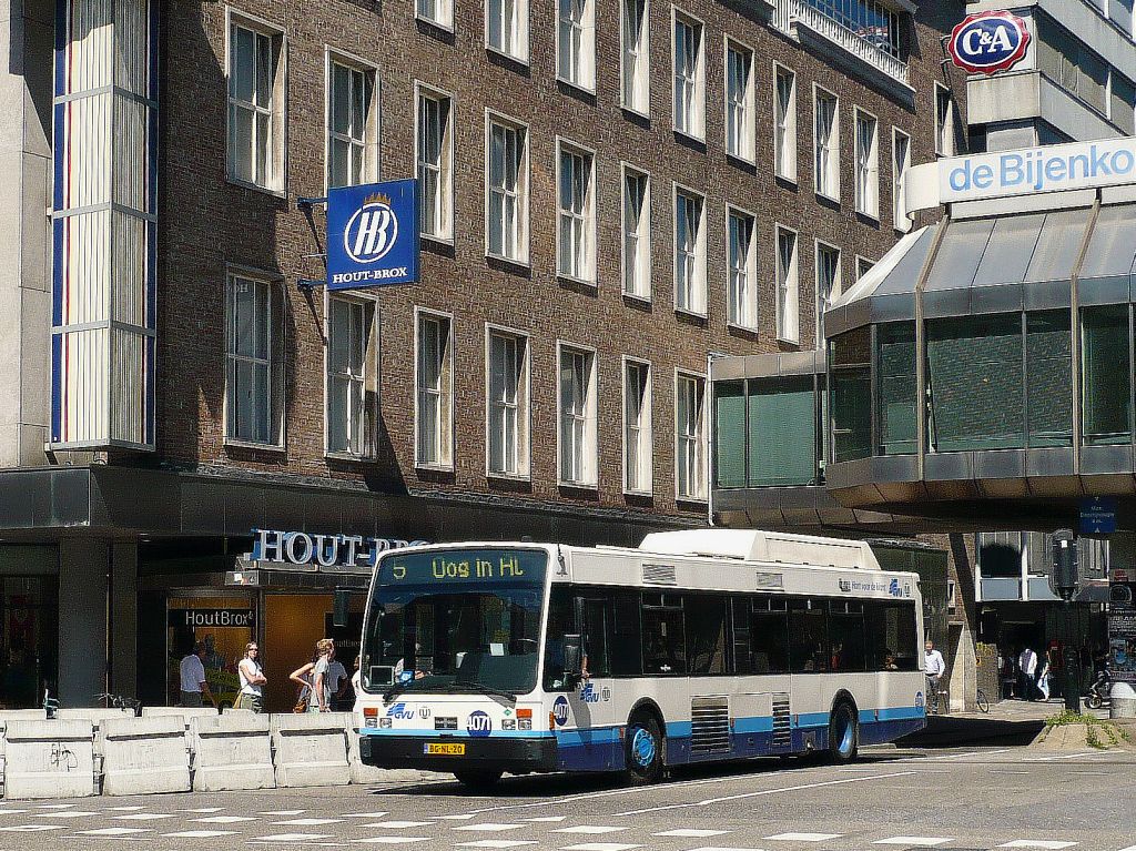 GVU Bus 4071 DAF Van Hool A300 LPG Baujahr 1998. Sint Jacobsstraat Utrecht 24-07-2012.